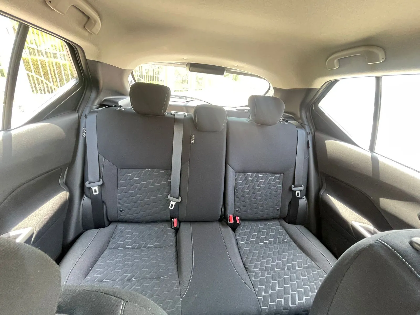 Nissan Kicks - Gray - 3