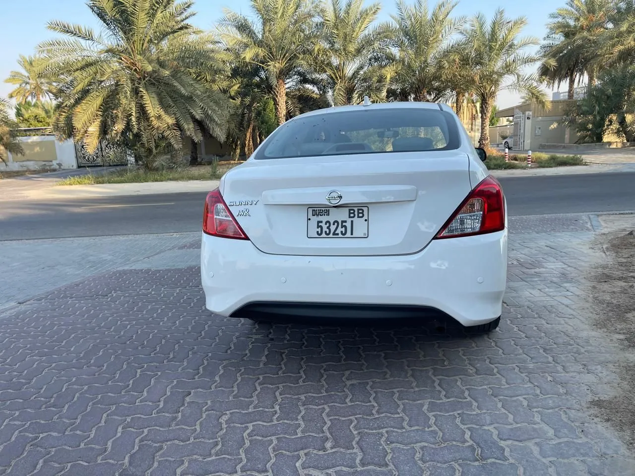 Nissan Sunny - White - 3