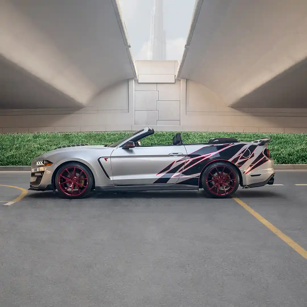 Ford Mustang – Silver + Red - 5