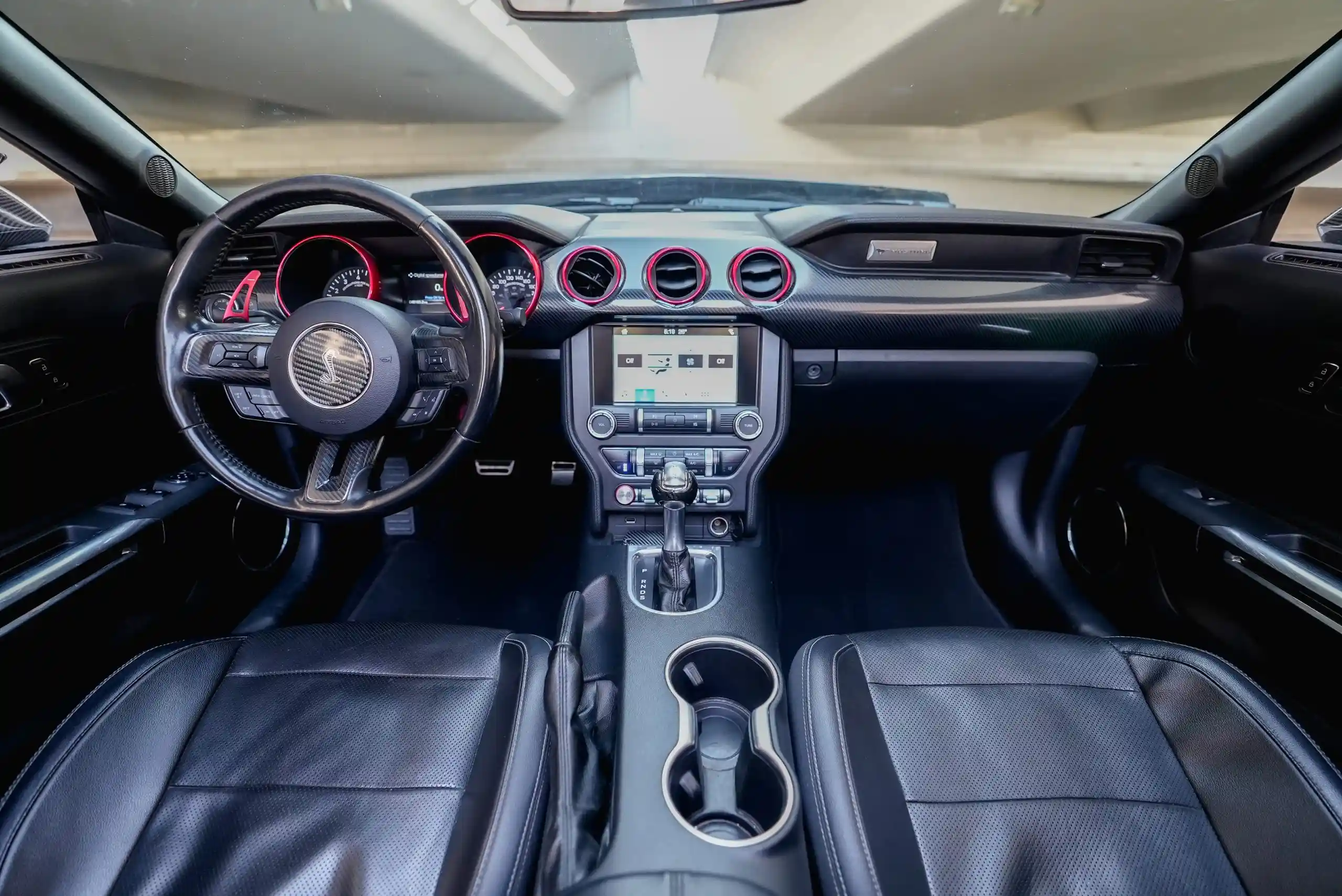 Ford Mustang – White + Black - 3