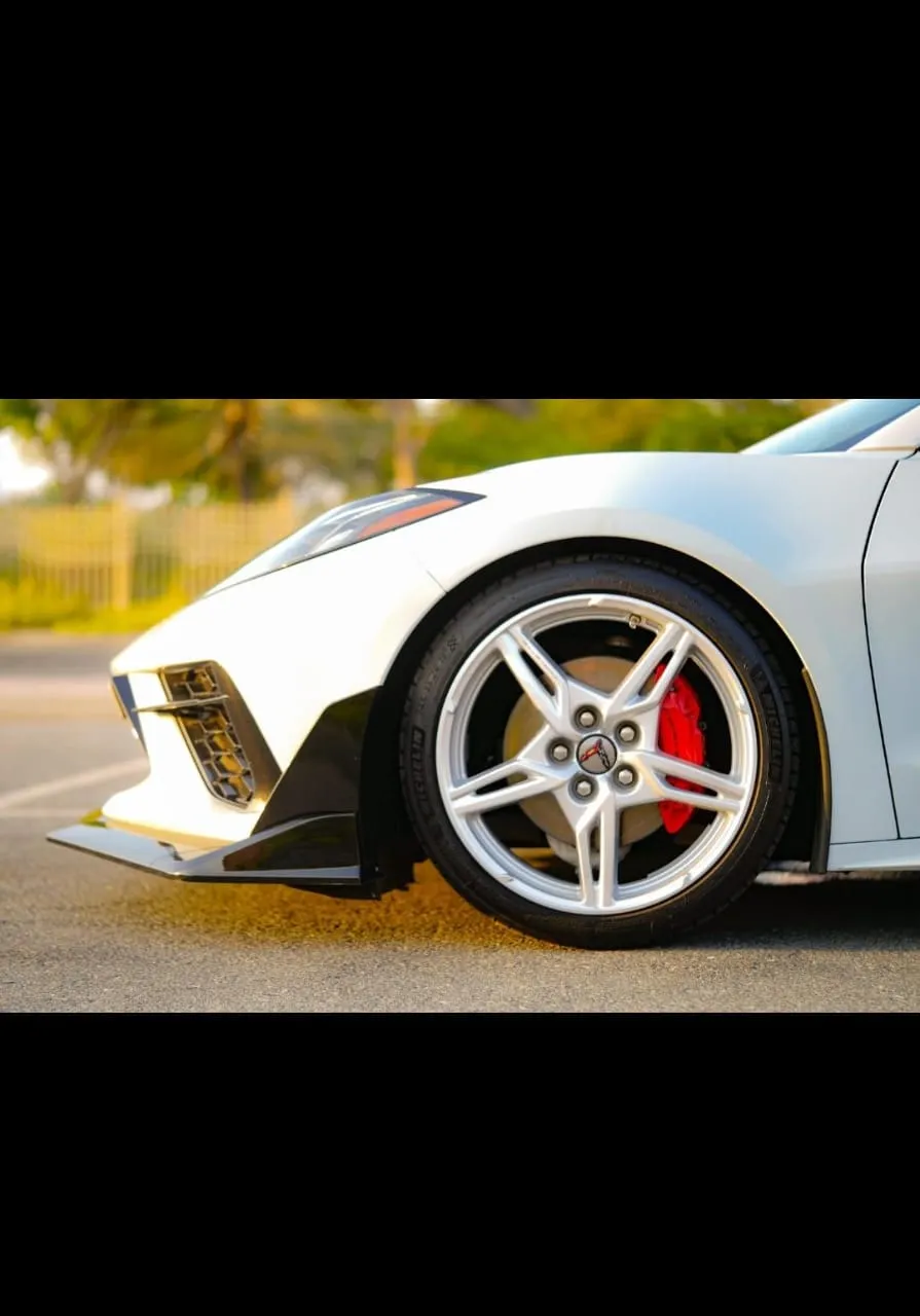 Chevrolet Corvette C8 - White - 4