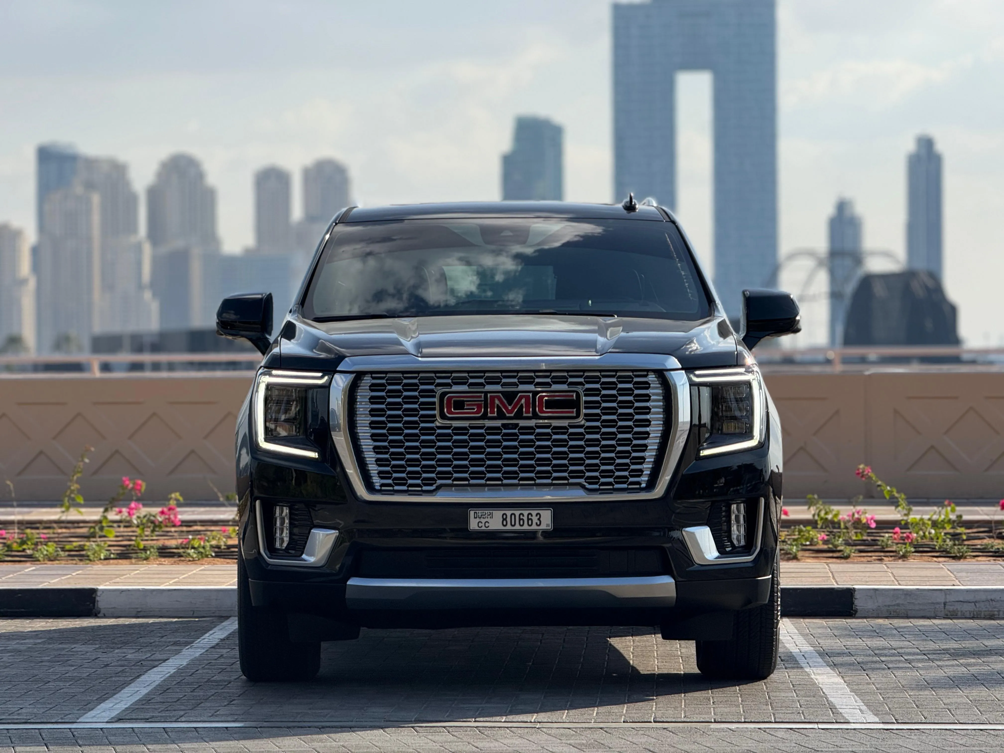 GMC Yukon Denali - Siyah - Görsel 1