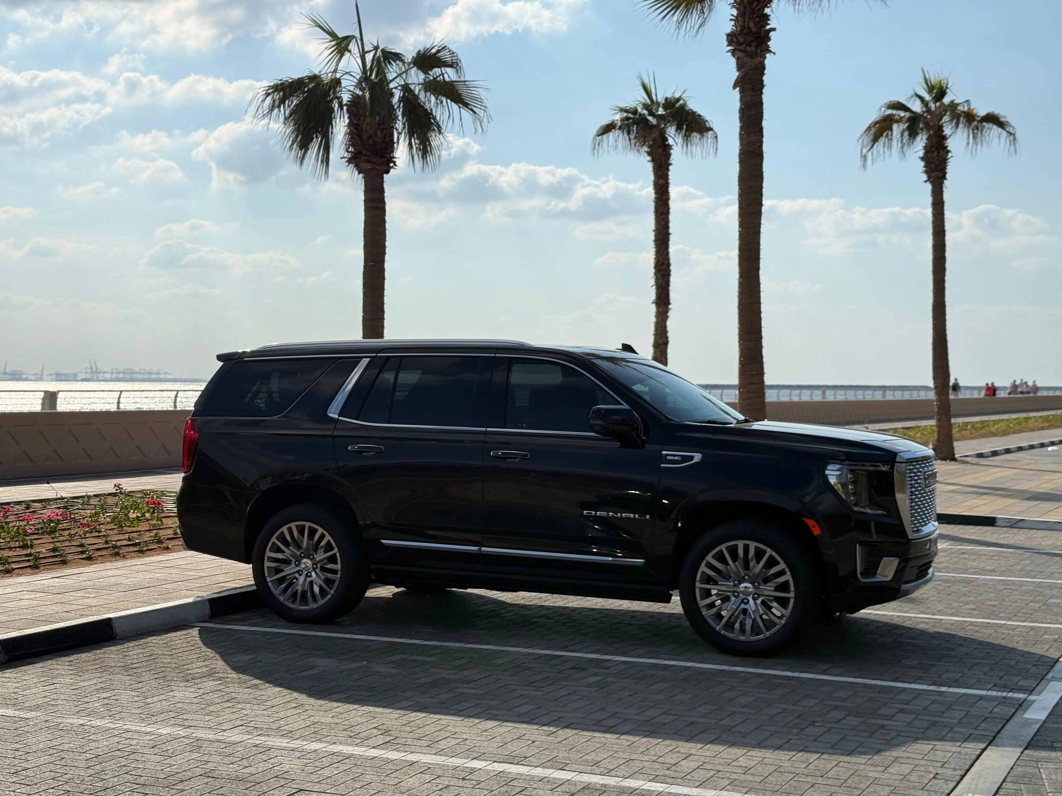 GMC Yukon Denali - Siyah - 3