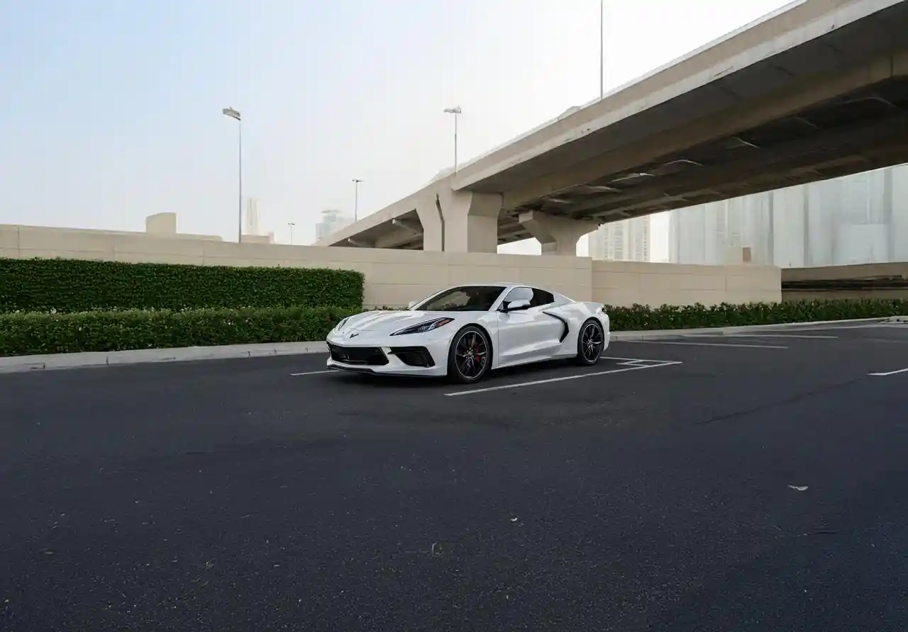 Chevrolet Corvette C8 - White