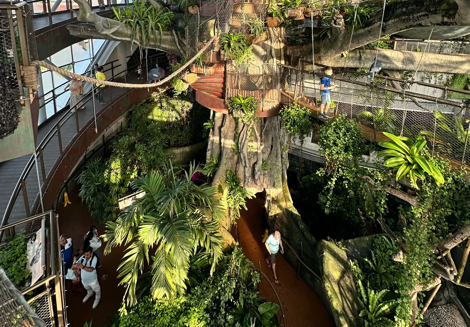 The Green Planet Hayvanat Bahçesi