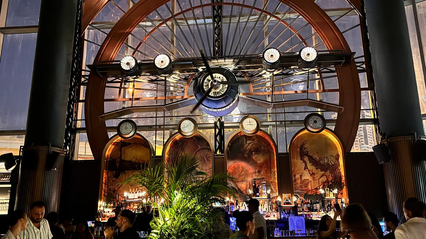 Amelia Lounge